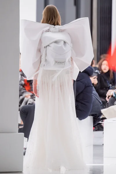 Look 44